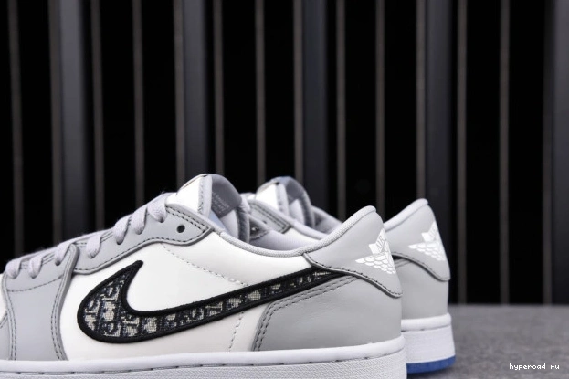 1 LOW shoe X CN8607-002 (DR OG box) JORDAN DR 0522